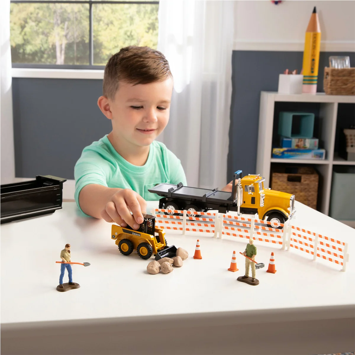 1:32 John Deere Switch 'N Load Construction Playset 47523 - Image 2