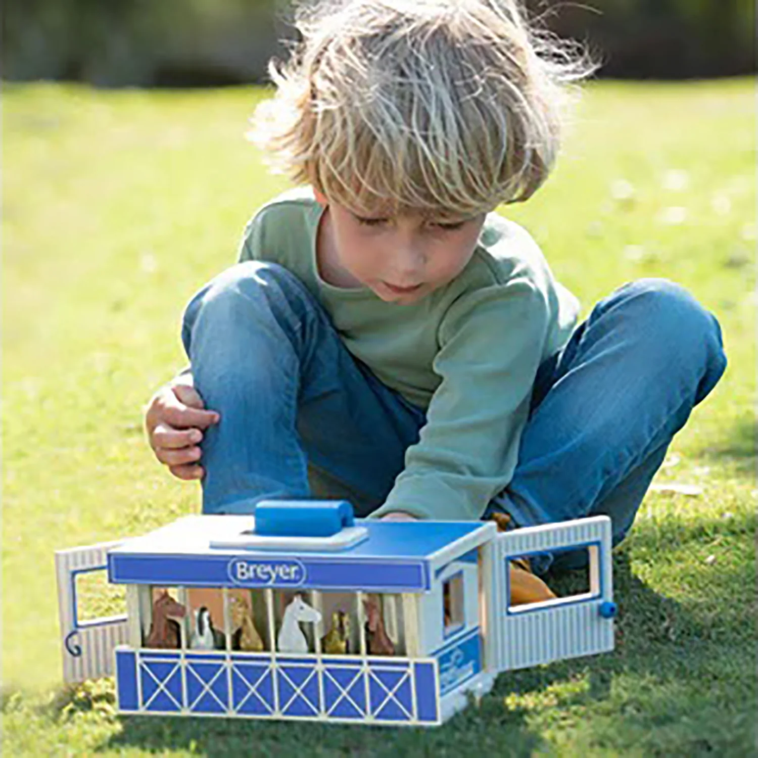 Breyer Farms Wood Carry Stable 59217 - Image 5