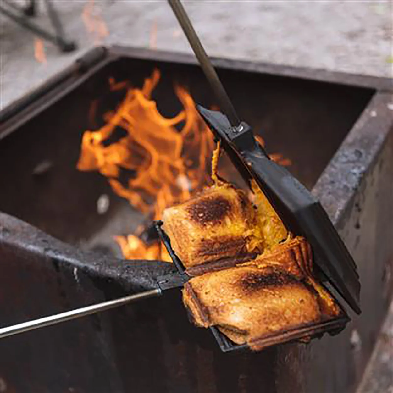 Cast Iron Double Camp Cooker 2044 - Image 3