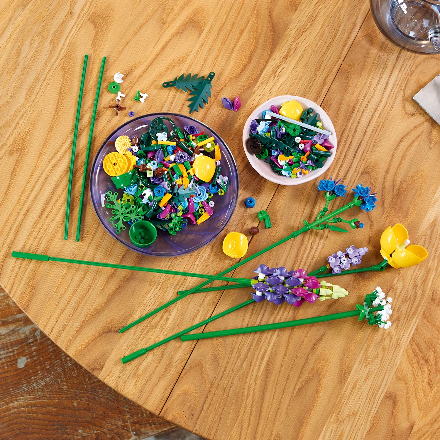 LEGO Icons Wildflower Bouquet Set 10313 - Image 3