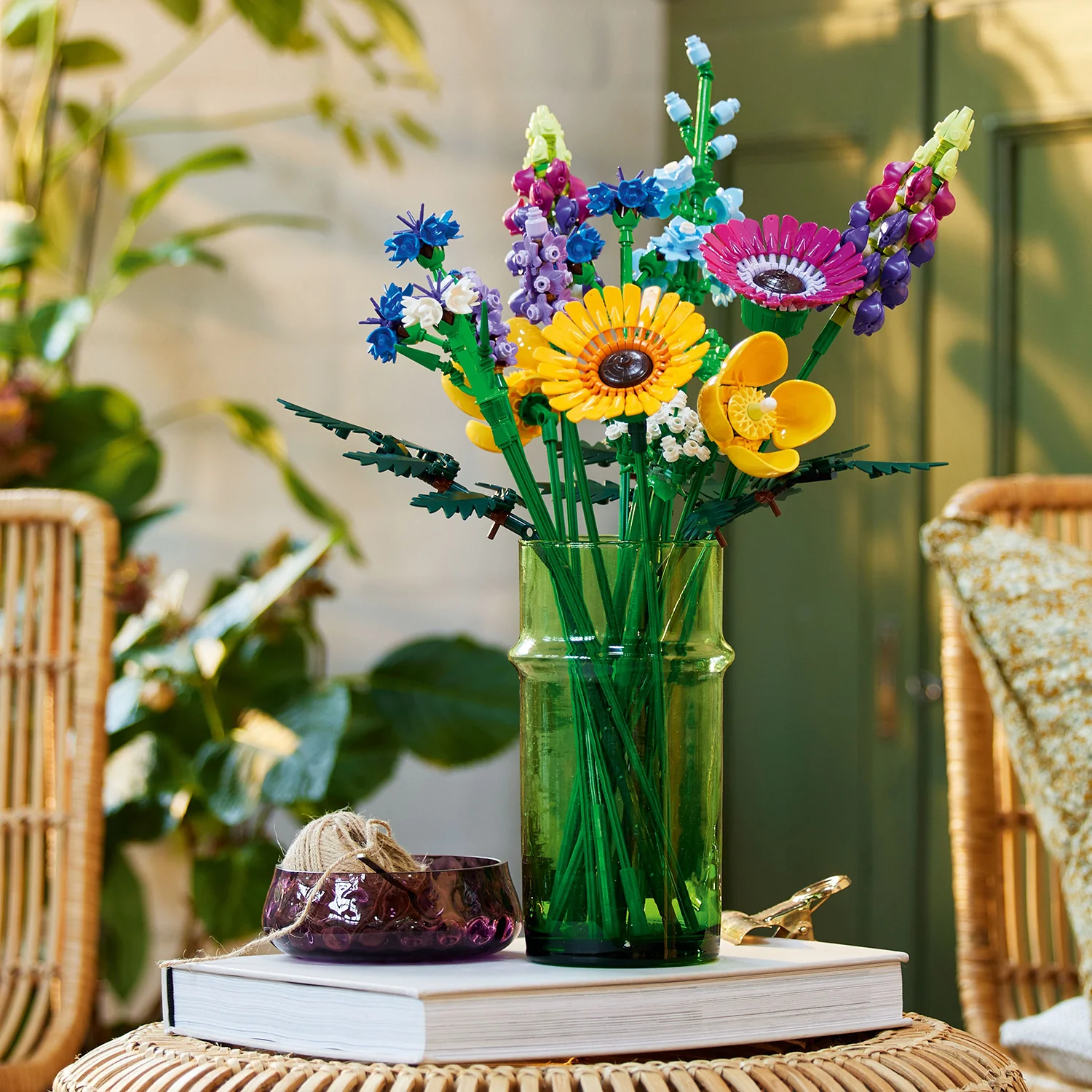 LEGO Icons Wildflower Bouquet Set 10313 - Image 4