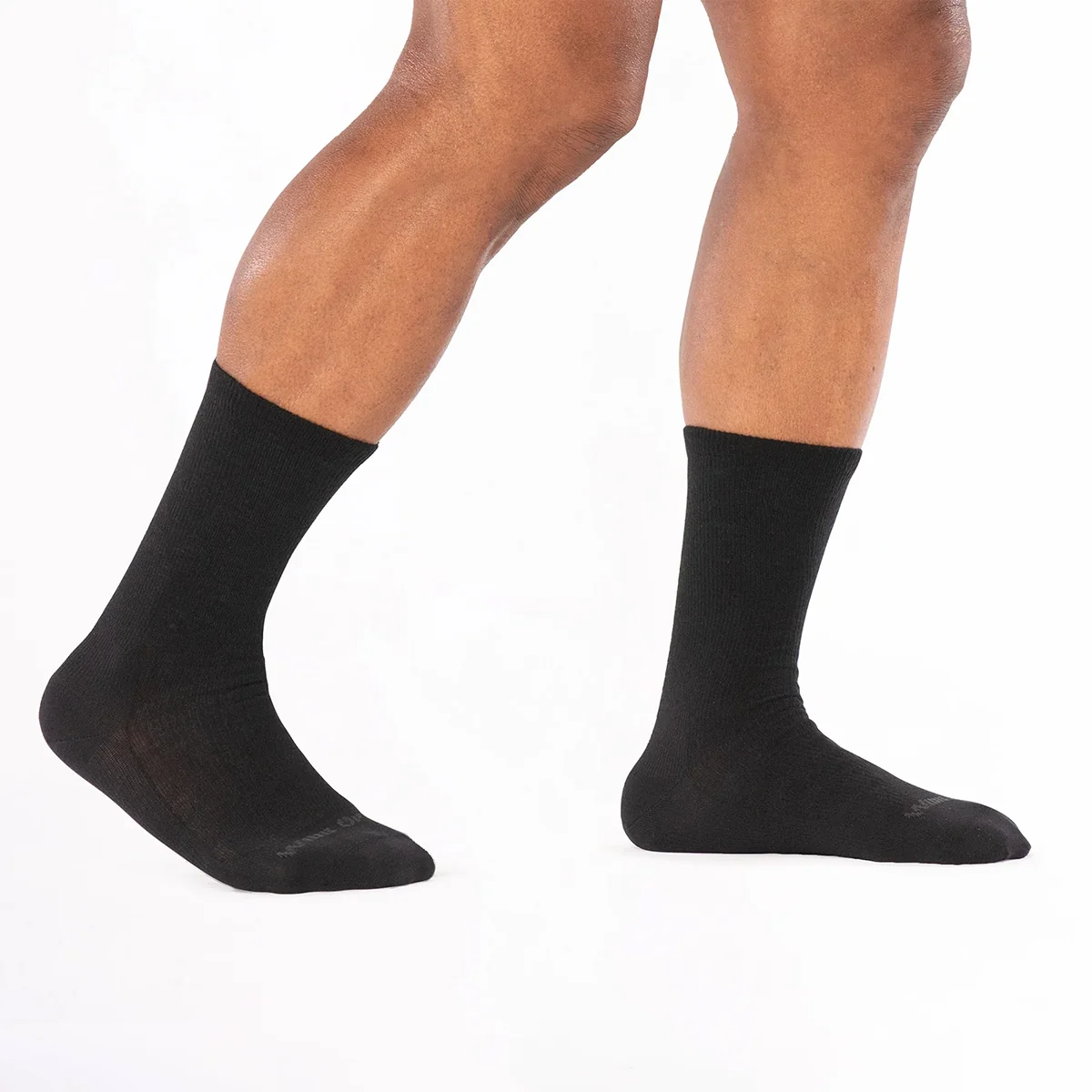 Men's Solid Lightweight Crew Socks 9012 - Image 3