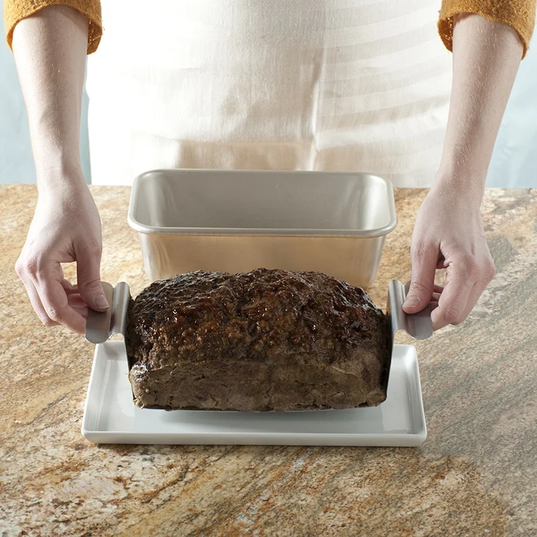 Naturals Meatloaf Pan with Lifting Trivet 45930 - Image 2