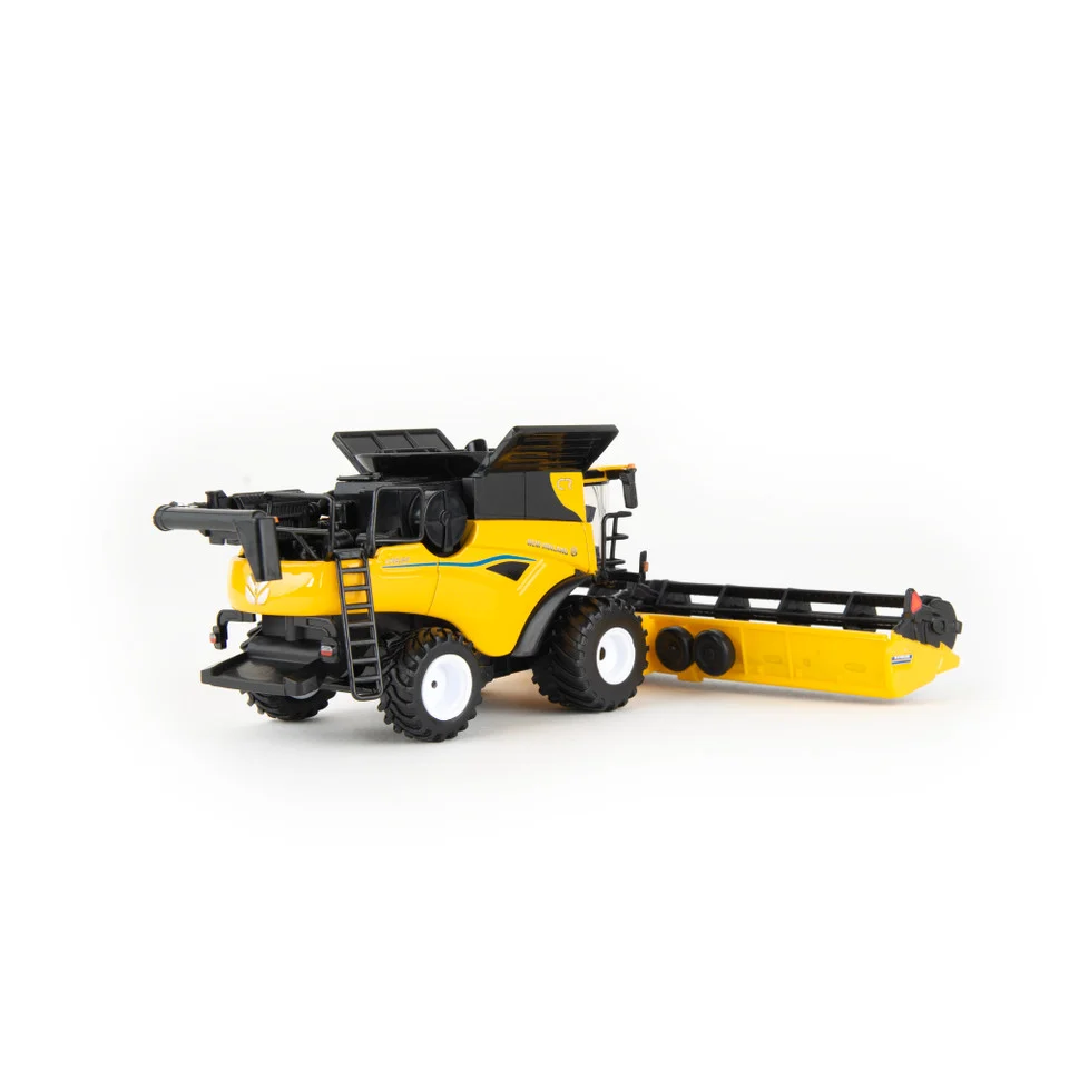 New Holland 1:64 Scale CR8.90 SmartTrax Combine 13992 - Image 3