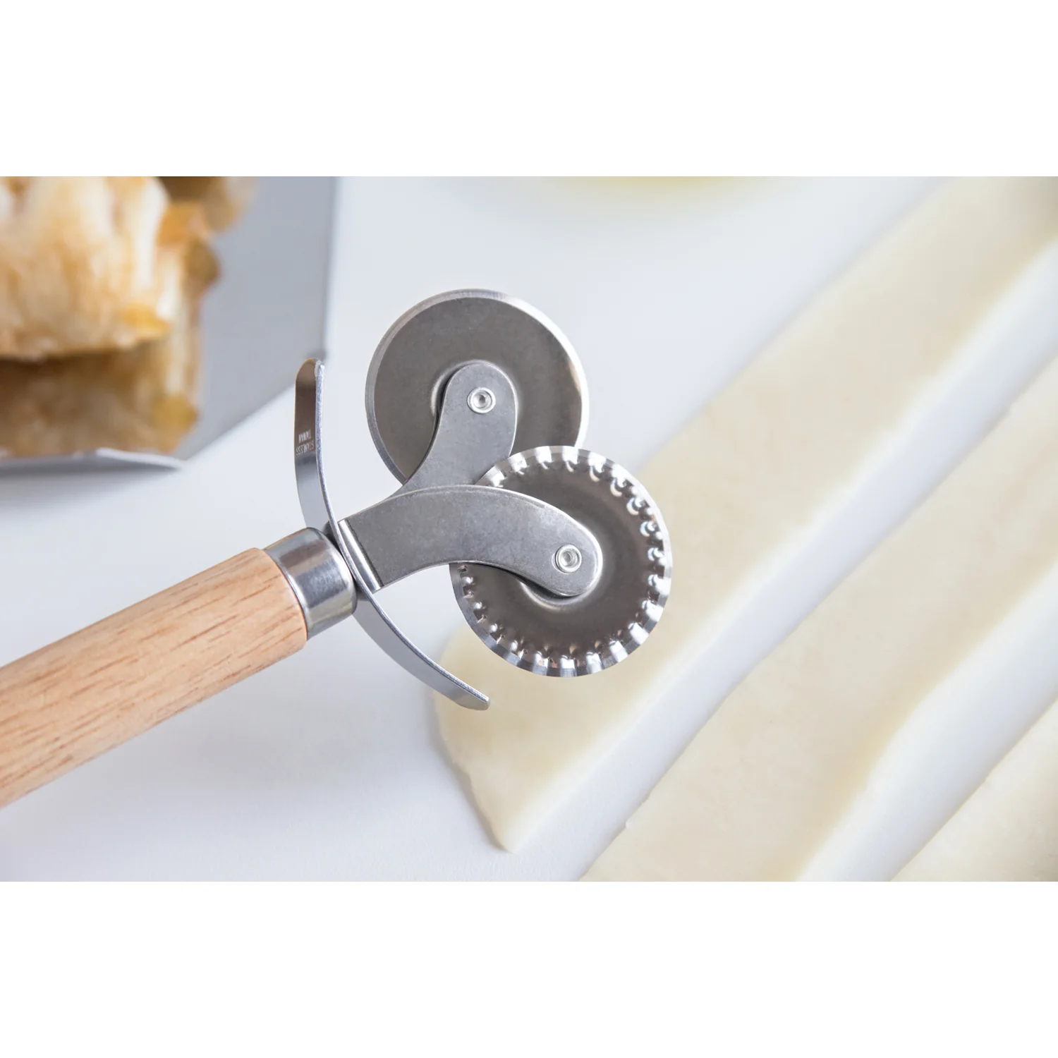 Pastry Wheel Cutter & Crimper 5542 - Image 2