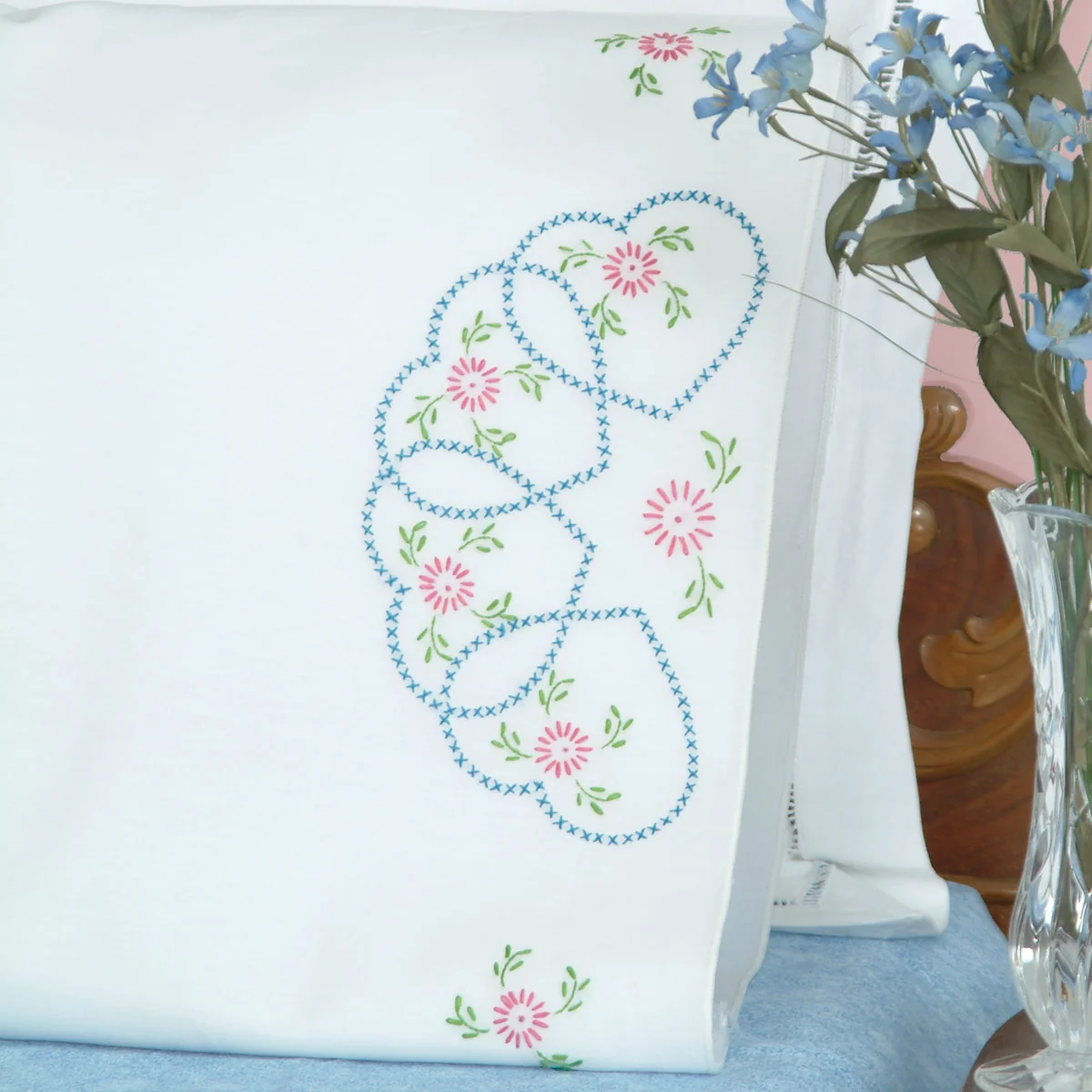 Starburst of Hearts Perle Edge Pillowcases 1600-33